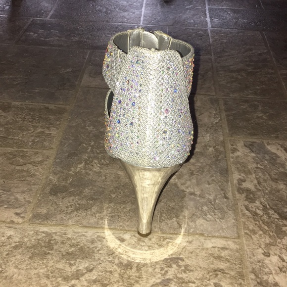 Heels - Picture 3 of 6